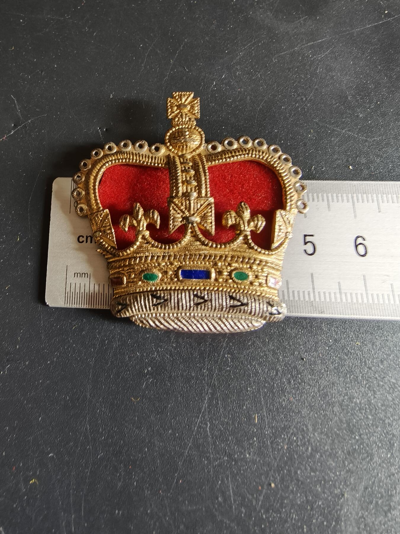 老王徽章第134期 英国金属军衔章   女王王冠    大尺寸   50mm