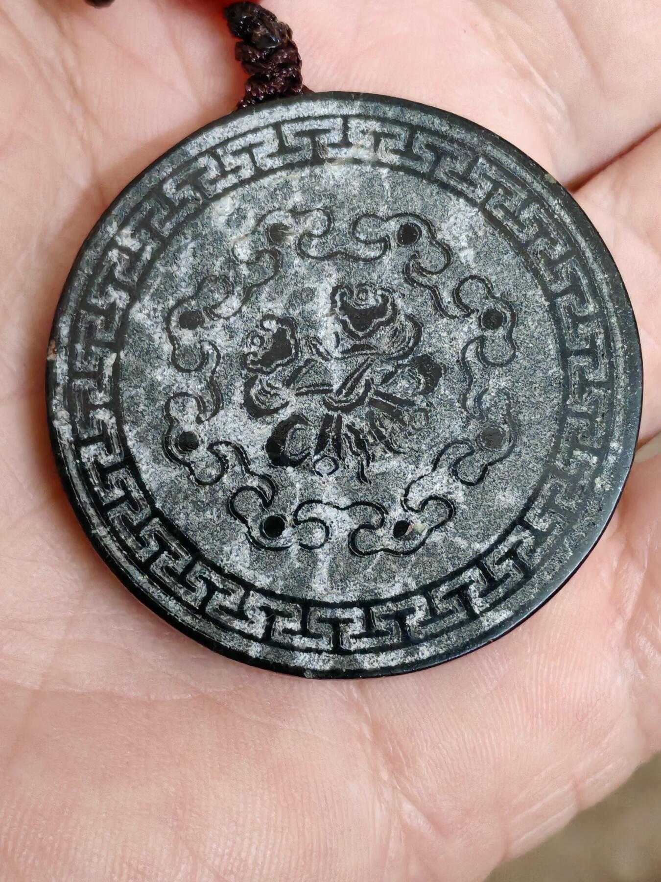 精品画面石中强磁墨玉紫气东来圆牌(29028)尺寸41*7mm重量27g