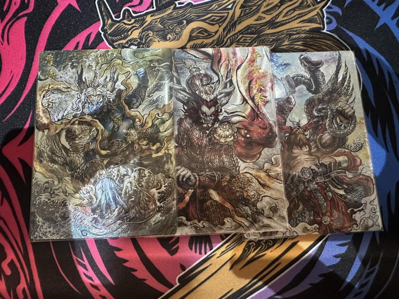 秋萤阁第7期 (7月12日周六晚上23点截拍，欢迎竞拍)  卡德曼 武韵红颜 西游礼盒10 画师：张建东 粗闪 裸卡 3张一套