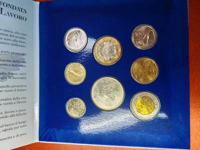 长老汇蛇年精选第二十场拍卖  2001圣马力诺里拉关门套币8枚卡装，含银币一枚