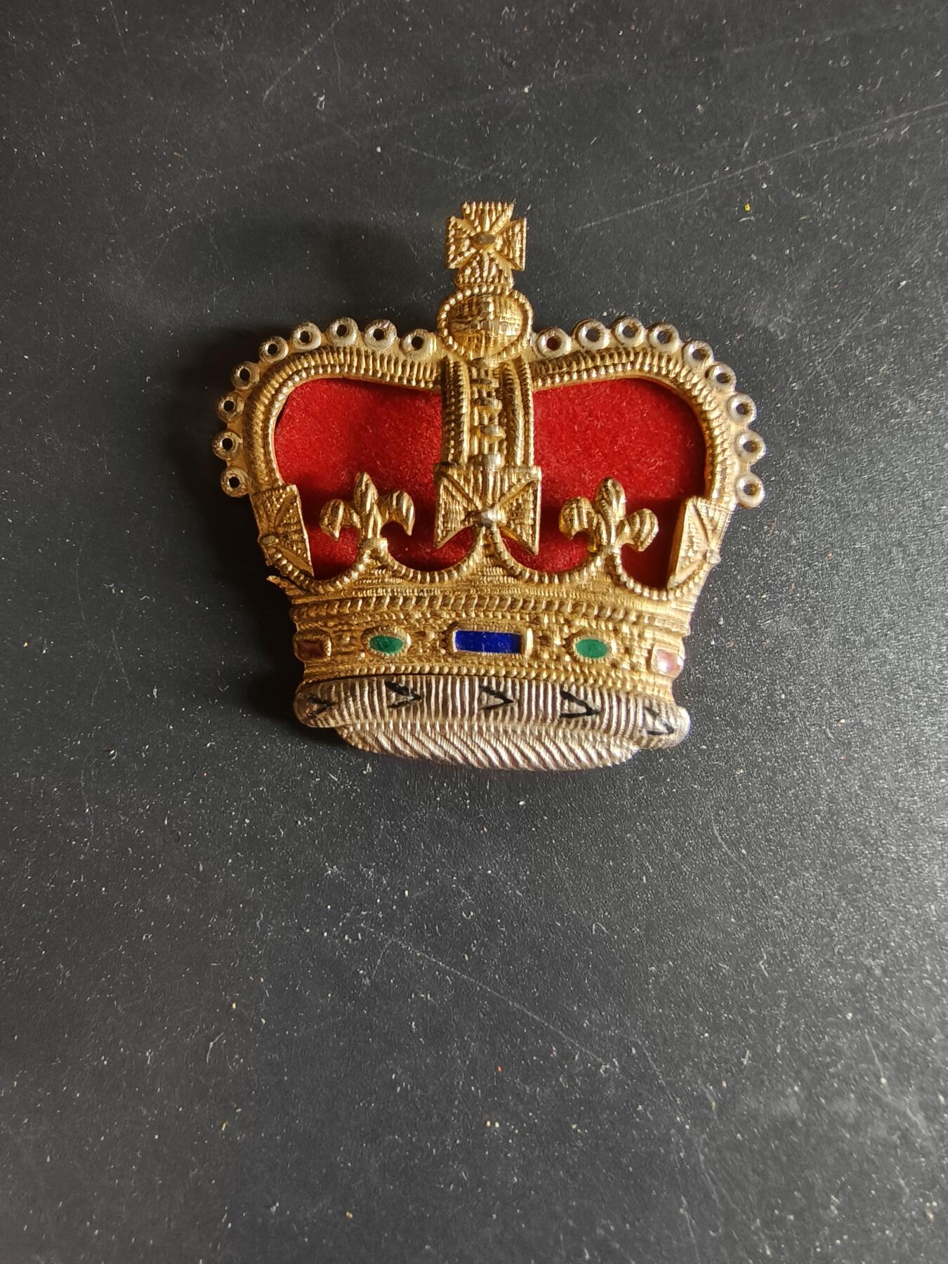 老王徽章第134期 英国金属军衔章   女王王冠    大尺寸   50mm