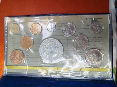 长老汇蛇年精选第二十场拍卖  1980法国10枚套原装大钱包，含50法郎大力神银币1枚，1980发行量最少的一年，大钱包已经很少见了