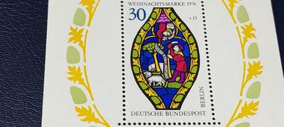 德国邮票专场，都是小型张、小全张 德国西柏林邮票小型张一张，1976年德国教堂玻璃窗镶嵌画：圣诞节  牧羊人  小型张，品相如图