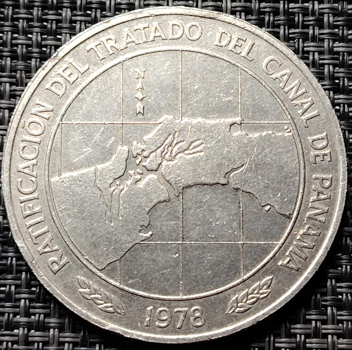 布加迪🐬～世界钱币(上海)🌾第 227 期 /  各国套币和散币 巴拿马🇵🇦 1978年 10巴波亚  批准巴拿马运河条约纪念  大镍币45.6mm