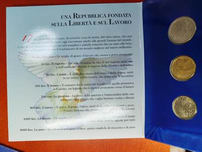 长老汇蛇年精选第二十场拍卖  2001圣马力诺里拉关门套币8枚卡装，含银币一枚