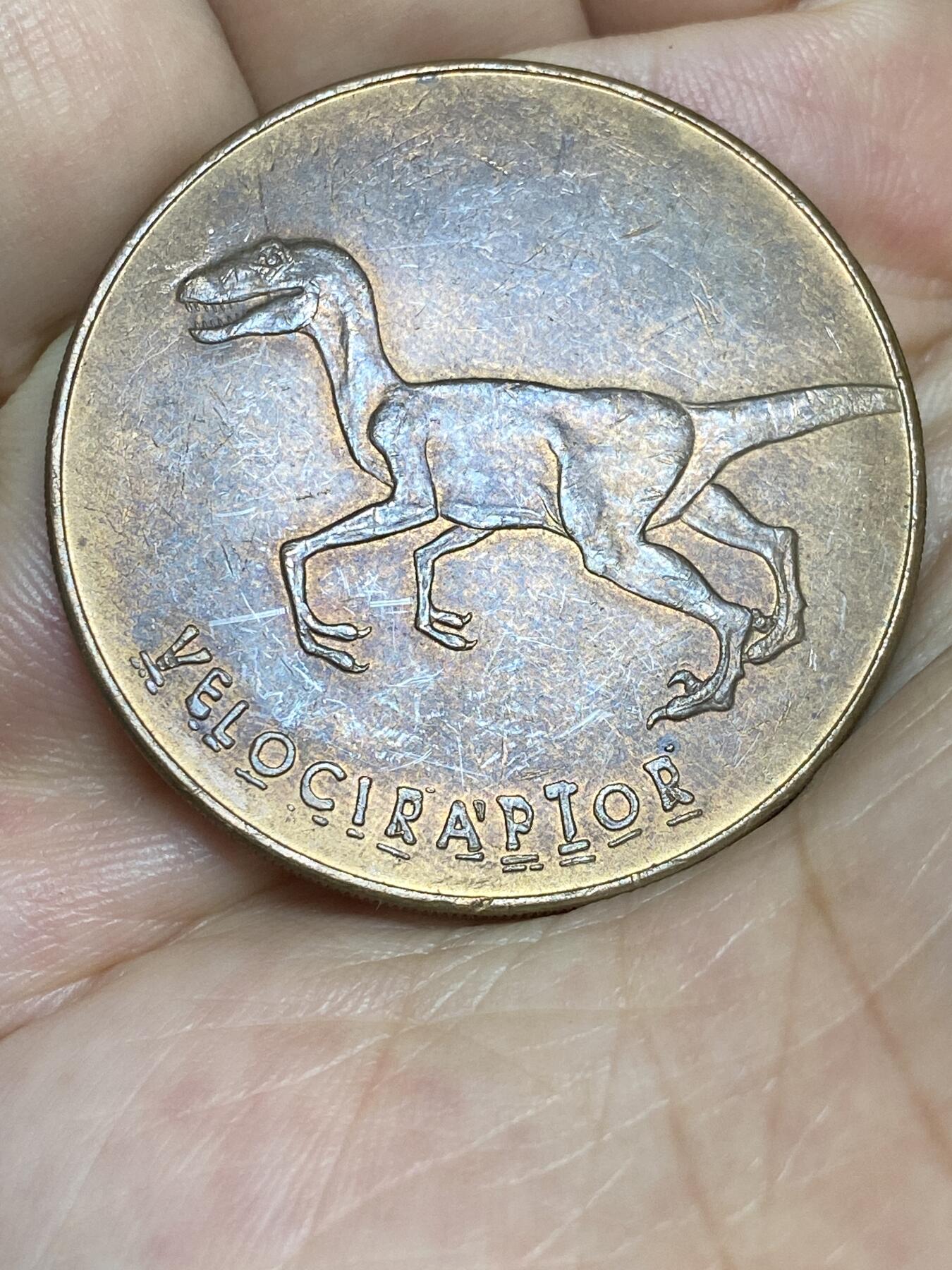 2025年第六十四场(总第九十场）外国好品散币(免佣金) 英国🇬🇧Tetley茶叶公司联名电影“侏罗纪公园2:失落的世界”纪念大铜章(迅猛龙图案)