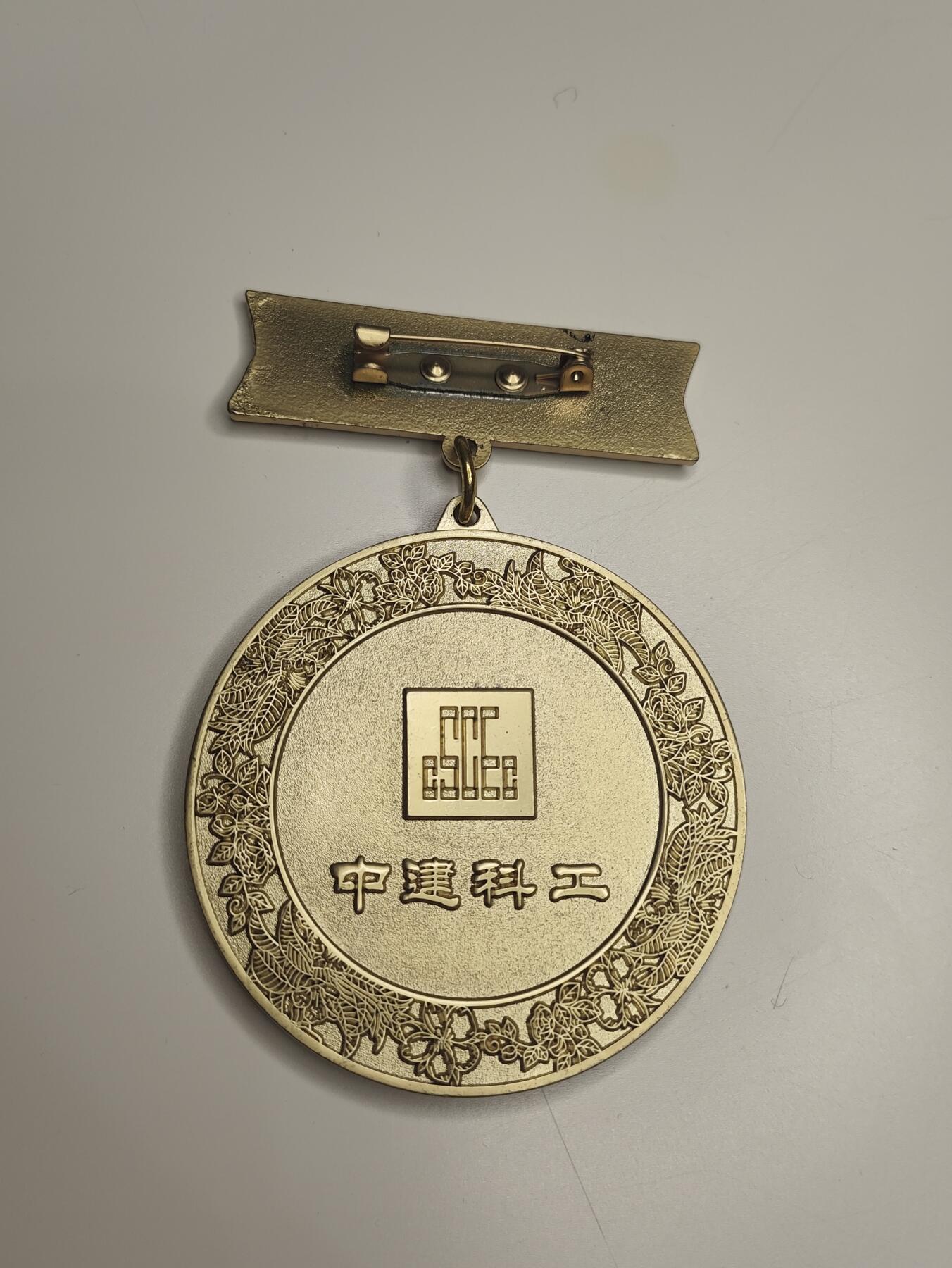 新时代收藏徽章红藏拍卖(第二十三场)  高级纸品集合 暑假快乐 方仓医院建设奖章 方仓医院真神奇! 廊坊战疫奖章 极少见2022年最后一年奖章 22年事件太多很少颁发奖章 我看以后能涨价 高浮雕 搞的还挺漂亮