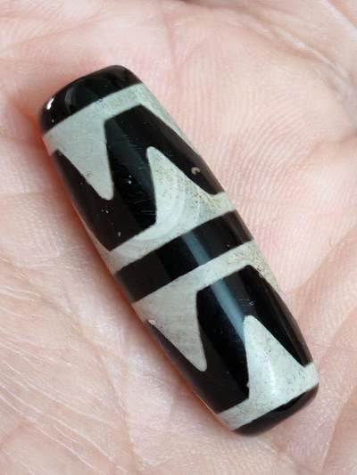 包浆藏传虎牙天珠(31006)藏传虎牙天珠尺寸30*11mm - 包浆藏传虎牙天珠(31006)藏传虎牙天珠尺寸30*11mm