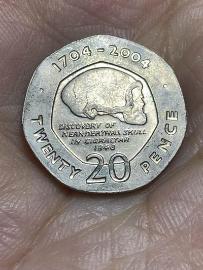 2025年第六十四场(总第九十场）外国好品散币(免佣金) - 少见品种–英国直布罗陀🇬🇮2004单年份20便士(英国攻占直布罗陀300周年主题硬币，尼安德特人头骨)