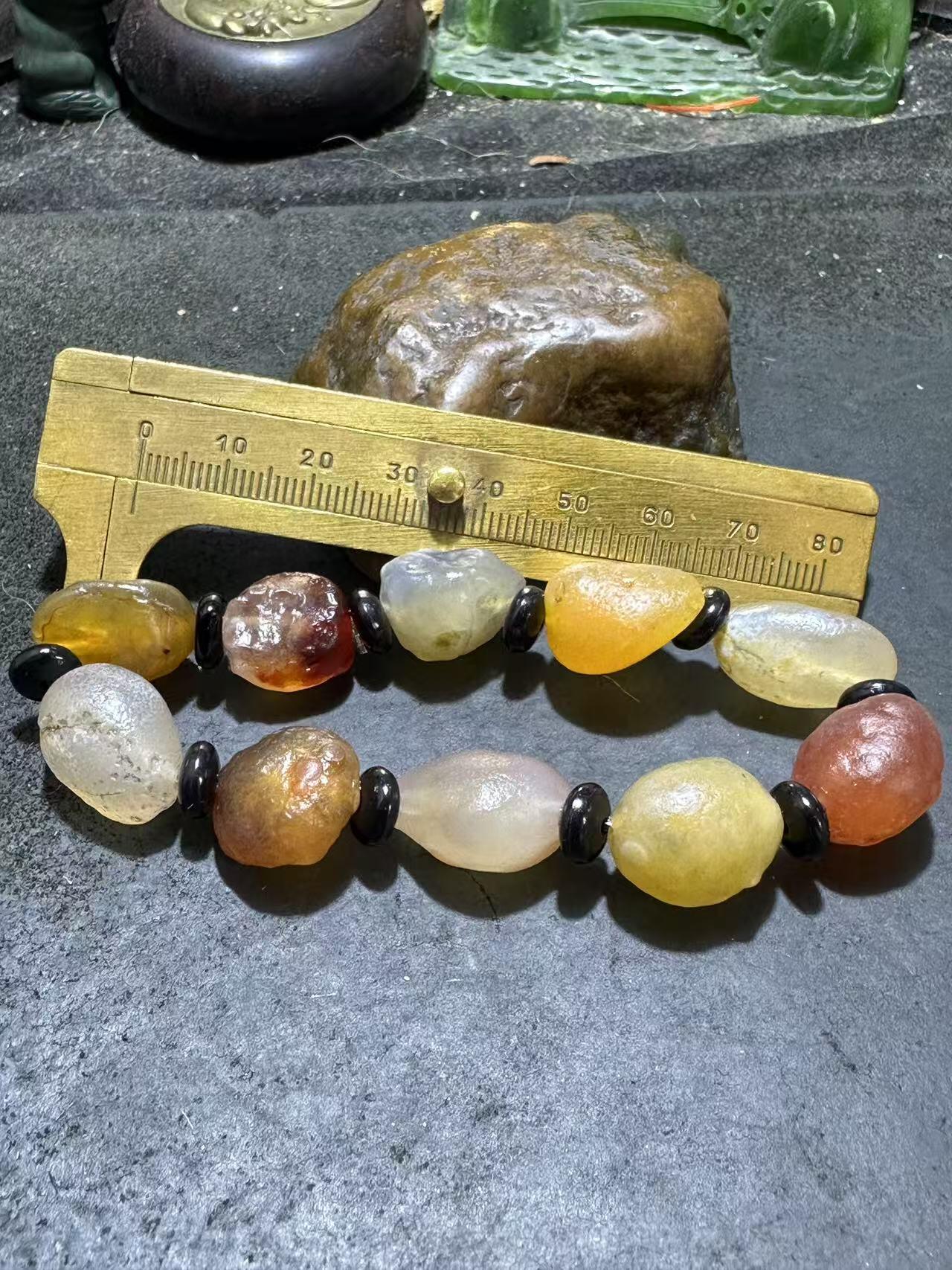 精美阿拉善玛瑙原石手串一条，，