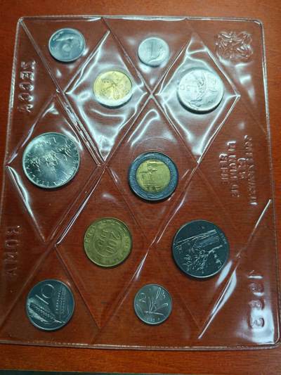 长老汇蛇年精选第二十场拍卖 1983意大利套币10枚卡装，含1枚银币，克书75美金