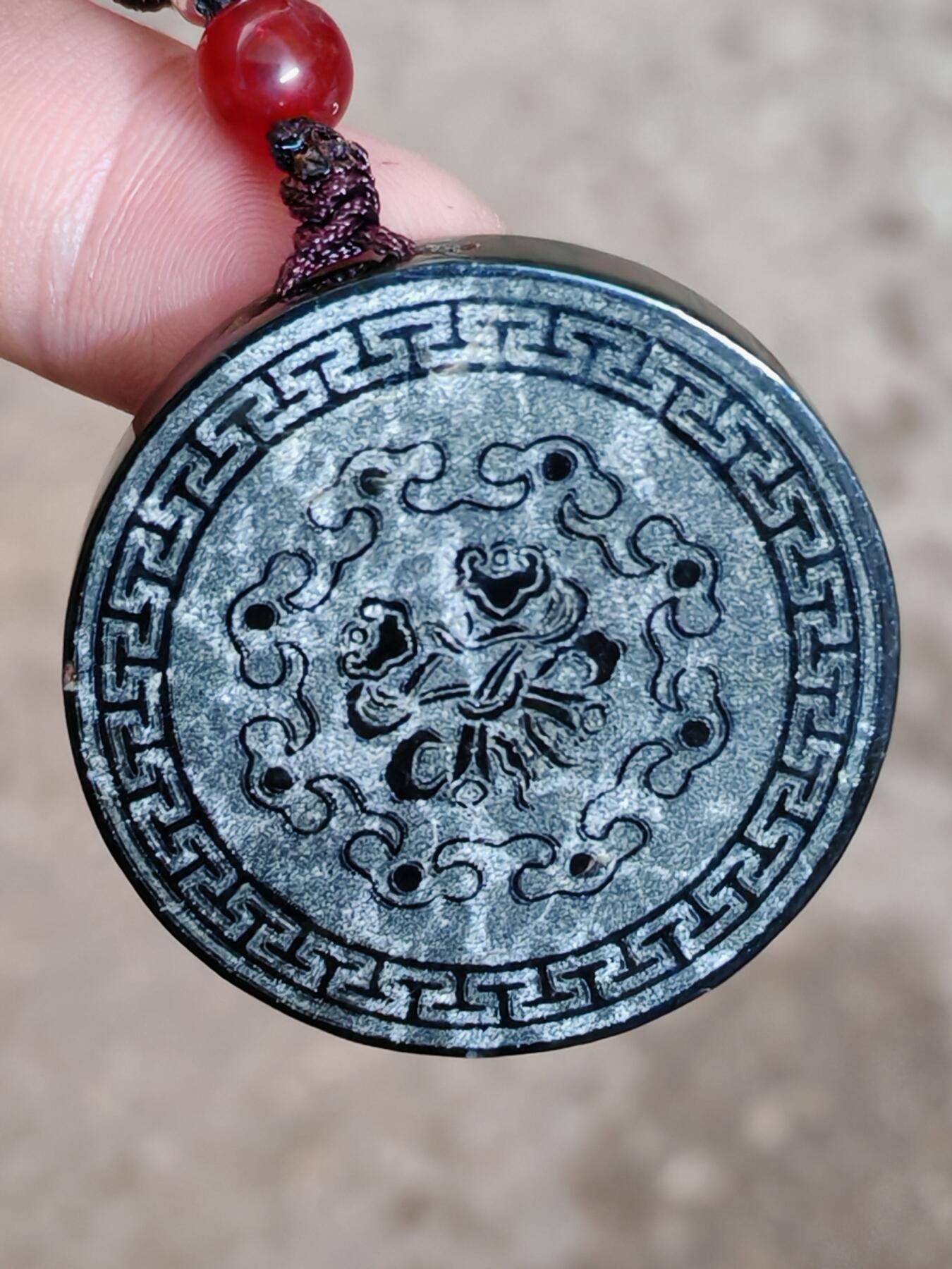 精品画面石中强磁墨玉紫气东来圆牌(29028)尺寸41*7mm重量27g