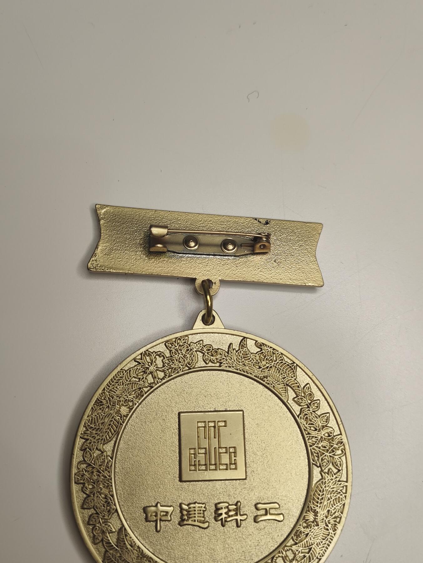 新时代收藏徽章红藏拍卖(第二十三场)  高级纸品集合 暑假快乐 方仓医院建设奖章 方仓医院真神奇! 廊坊战疫奖章 极少见2022年最后一年奖章 22年事件太多很少颁发奖章 我看以后能涨价 高浮雕 搞的还挺漂亮