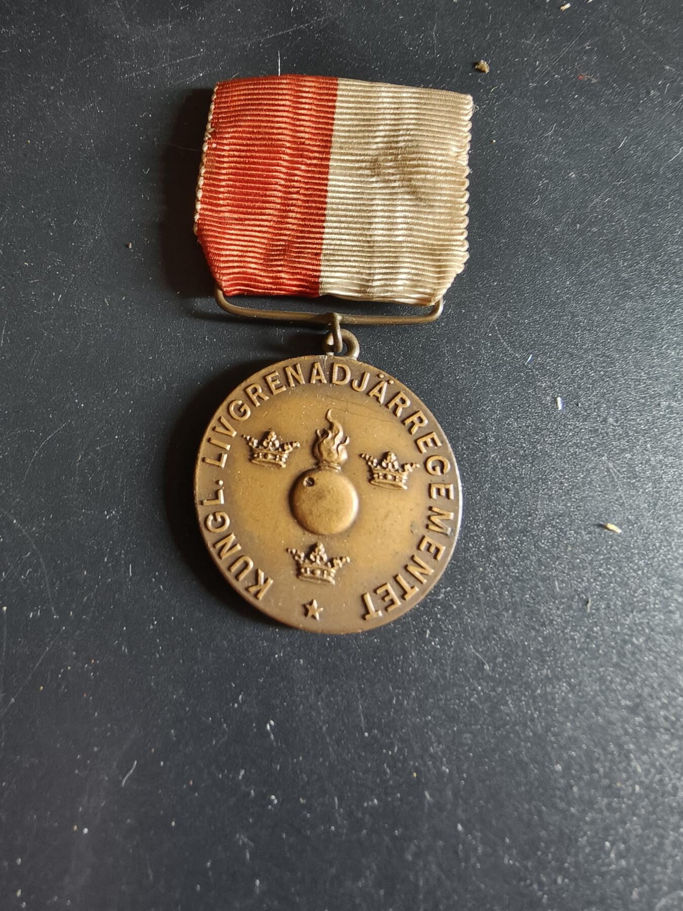 老王徽章第134期 瑞典皇家近卫步兵团服役奖章   1945年实发