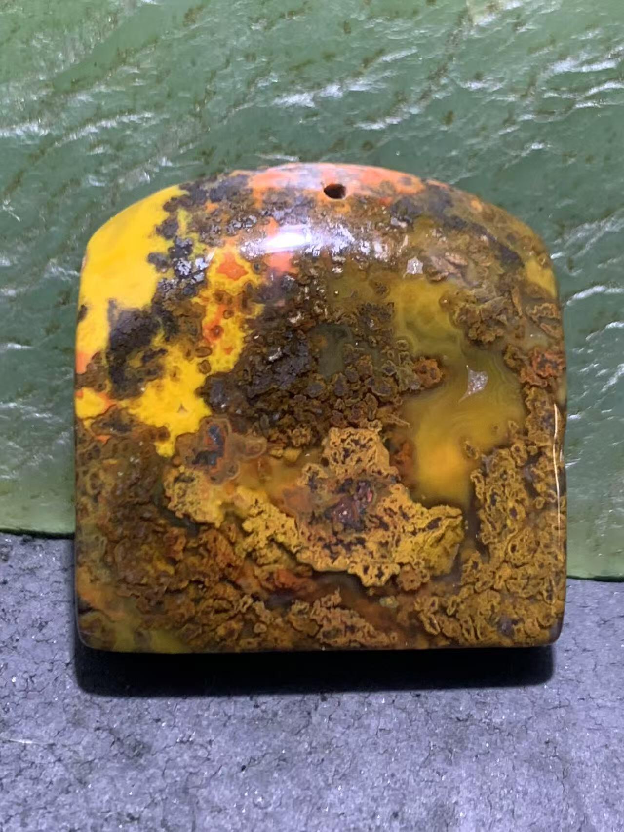 精美罕见高玉化草花纹战国红玛瑙吊坠一个，