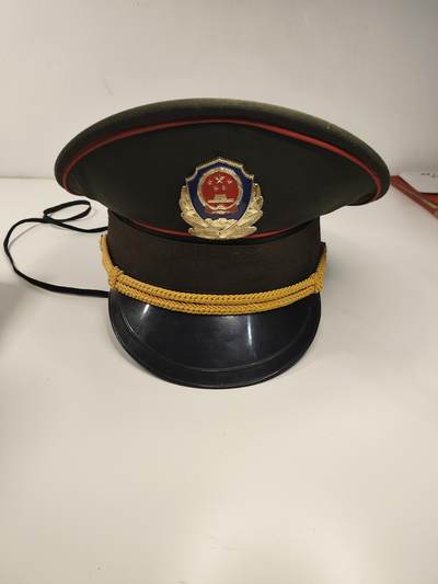 新时代收藏徽章红藏拍卖(第二十三场)  高级纸品集合 暑假快乐 - 道具帽子 纯纯道具 不知道哪个剧组的