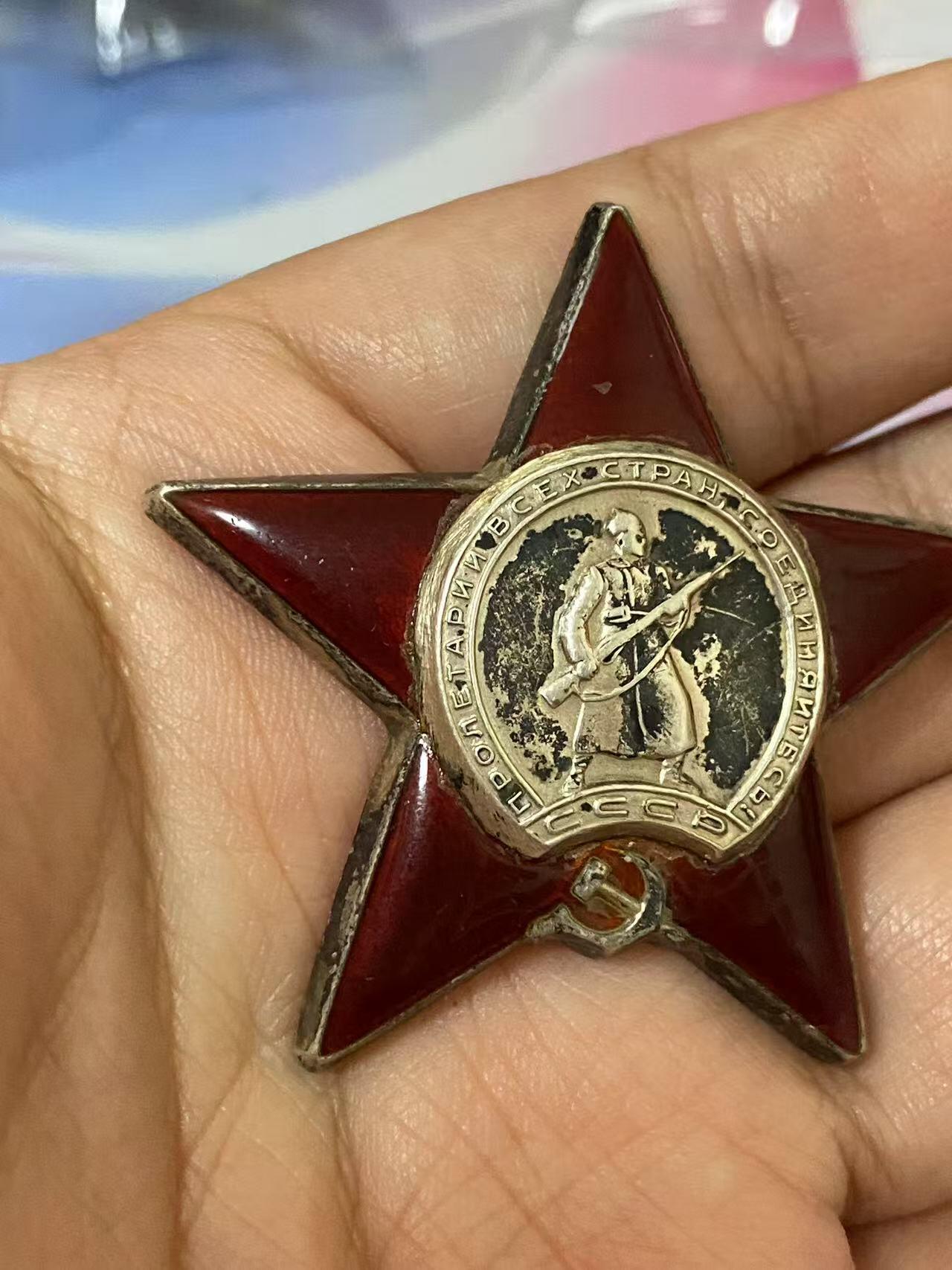 苏联勋章奖章7月18日晚上九点结束在麦稀奇 找不到的加我qq或者微信都是184277308备注苏章拍卖。最好加微信群每次都会通知还有提前可以一口价的 最近会持续拍卖一些东西。 苏联二战红星 2544139 好品无磕碰  Добижа Николай Михайлович 侦 察员 送机要文件获得