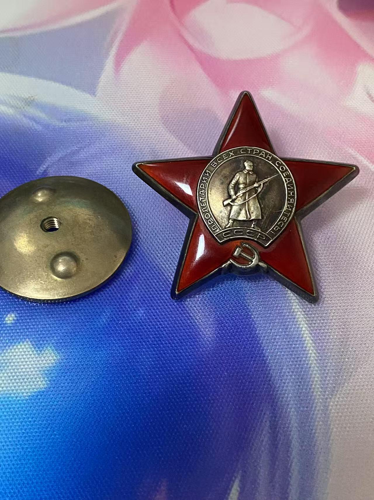 苏联勋章奖章7月18日晚上九点结束在麦稀奇 找不到的加我qq或者微信都是184277308备注苏章拍卖。最好加微信群每次都会通知还有提前可以一口价的 最近会持续拍卖一些东西。 已经一口价 不要再出价了