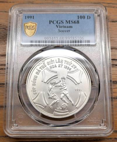 凡希社世界钱币微拍第三百零七期 - 1991越南足球100D纪念大银PCGS-MS68，比龙舟和蒸汽船少见的品种。