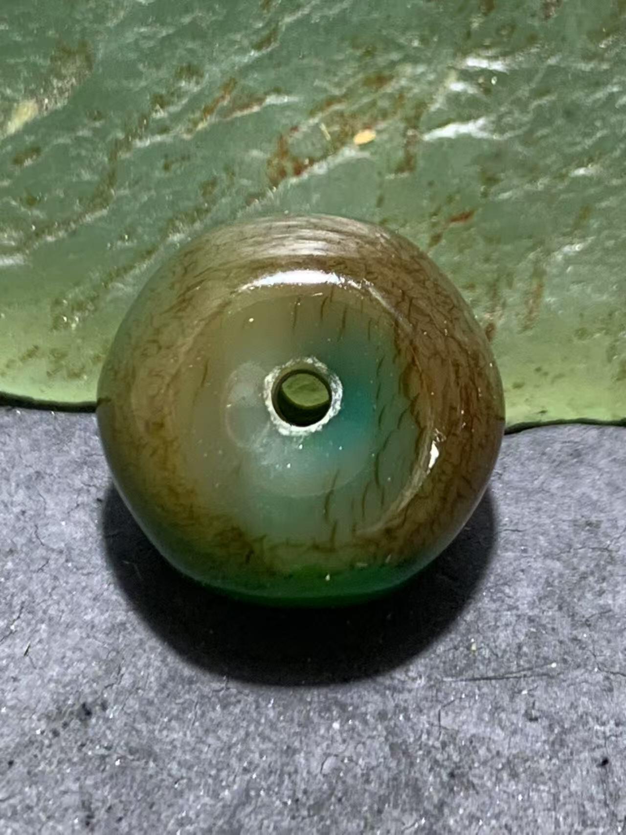 缠丝玛瑙六角算盘珠1颗，