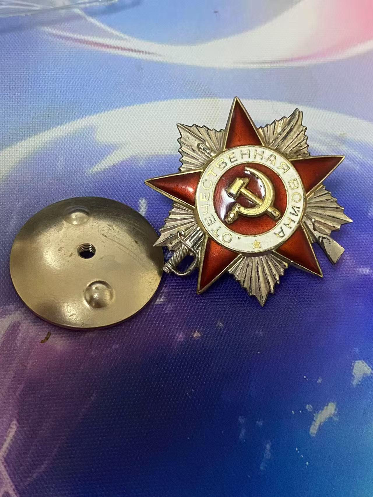 苏联勋章奖章7月18日晚上九点结束在麦稀奇 找不到的加我qq或者微信都是184277308备注苏章拍卖。最好加微信群每次都会通知还有提前可以一口价的 最近会持续拍卖一些东西。 85版二级为国 5372549
