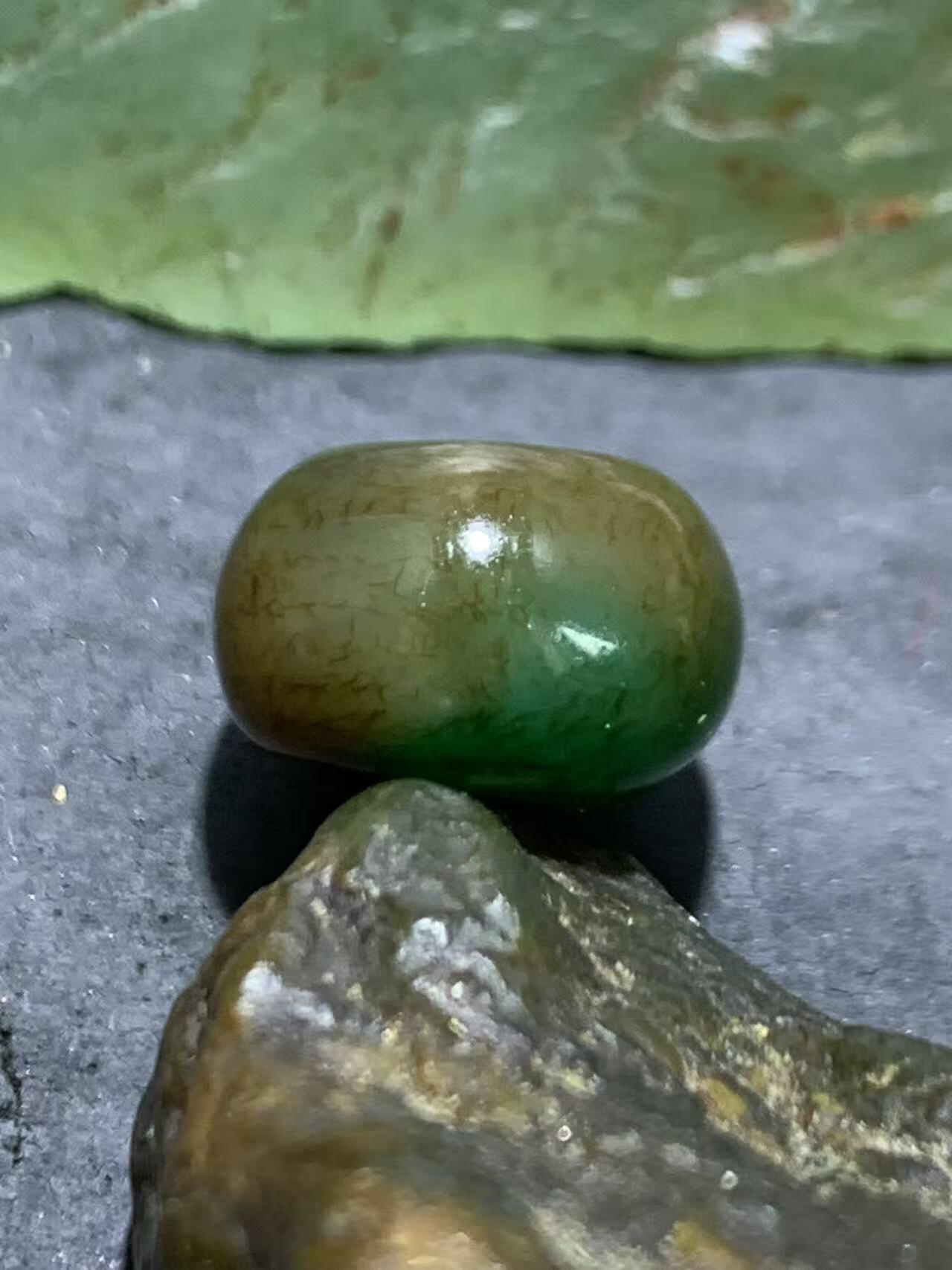 缠丝玛瑙六角算盘珠1颗，