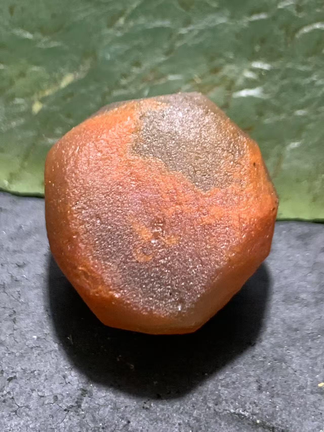 精美柿子红荔枝冻南红玛瑙明料小原石一颗，
