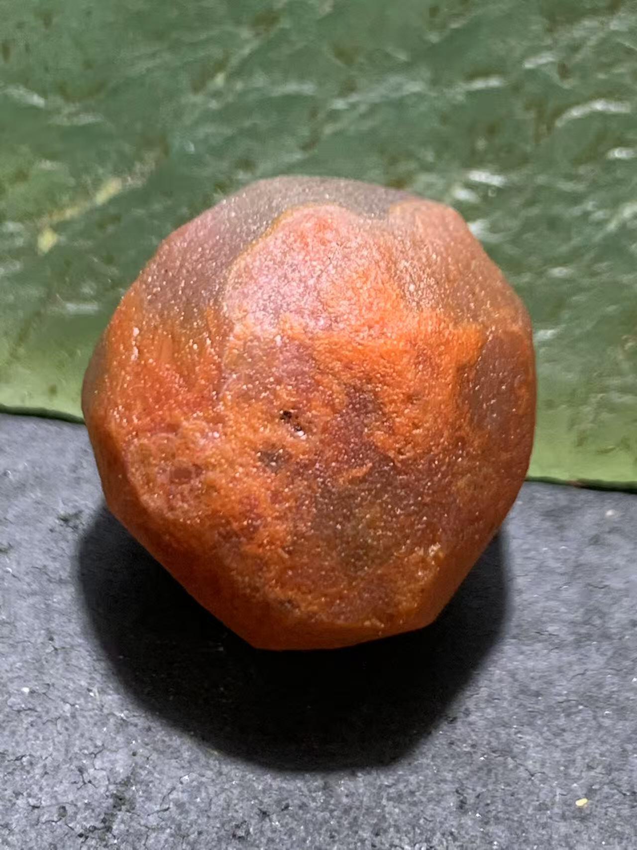 精美柿子红荔枝冻南红玛瑙明料小原石一颗，