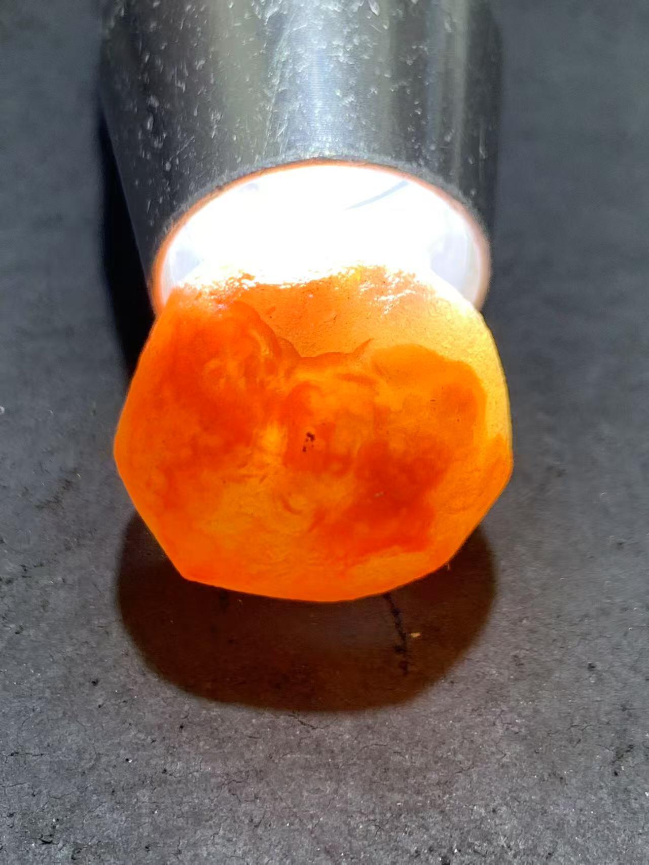 精美柿子红荔枝冻南红玛瑙明料小原石一颗，