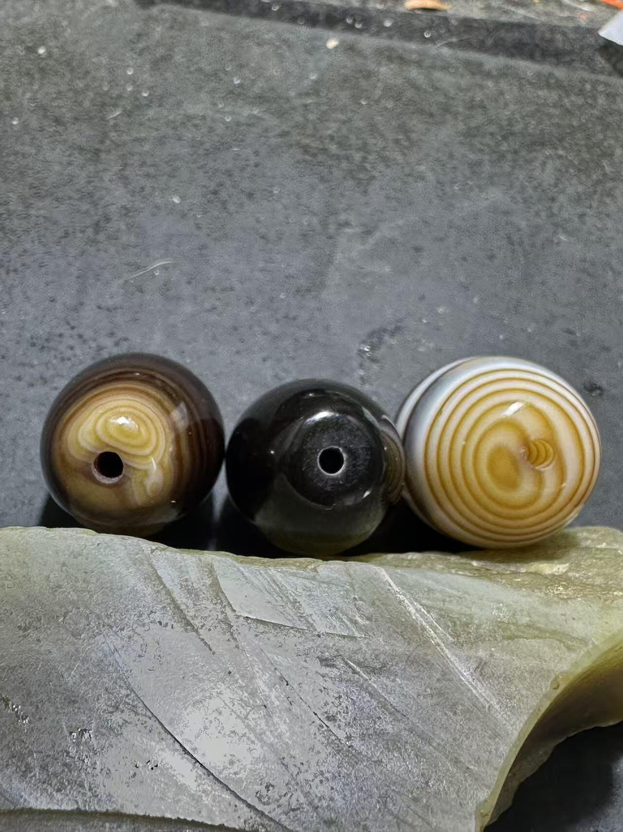 缠丝玛瑙通货大桶珠3颗！