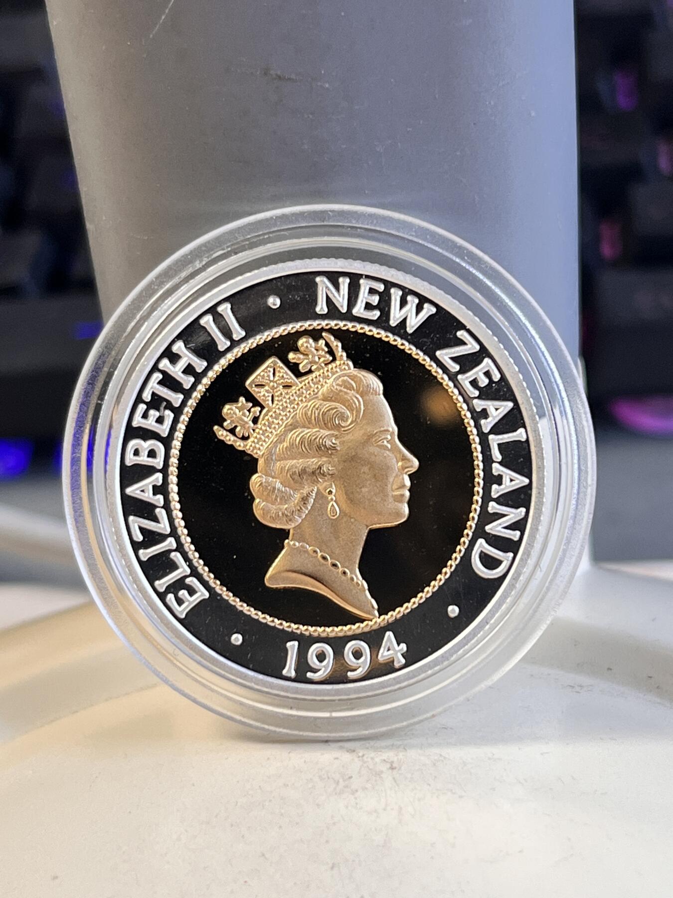 第165期拍卖【长期征集拍品】 新西兰1994年HMS奋进号镀金纪念银币，925银，15.85克银价126