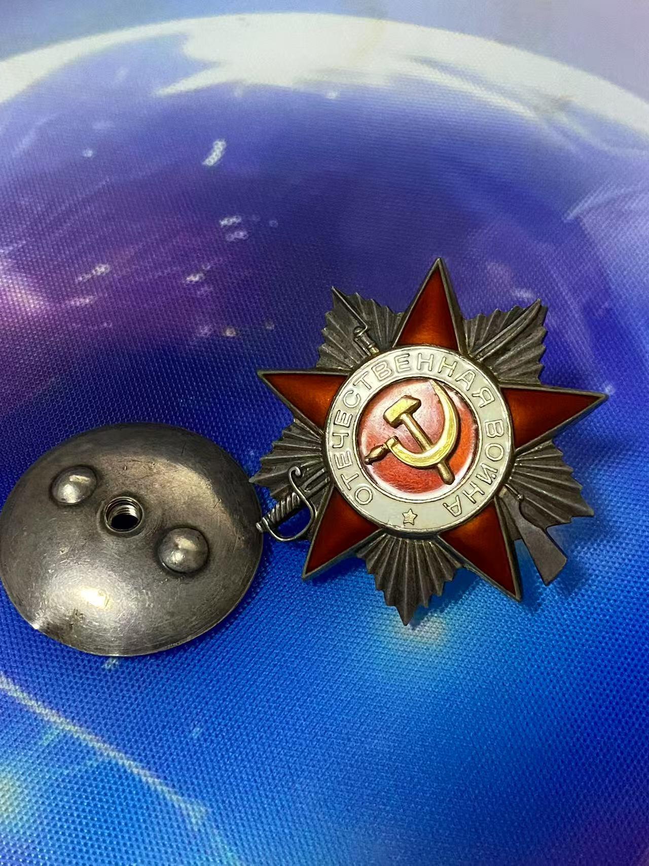 苏联勋章奖章7月18日晚上九点结束在麦稀奇 找不到的加我qq或者微信都是184277308备注苏章拍卖。最好加微信群每次都会通知还有提前可以一口价的 最近会持续拍卖一些东西。