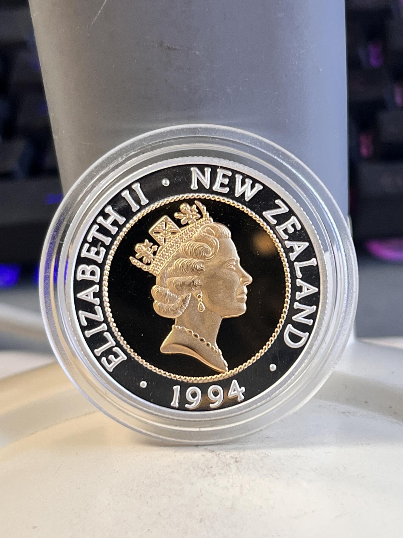 第165期拍卖【长期征集拍品】 新西兰1994年HMS奋进号镀金纪念银币，925银，15.85克银价126