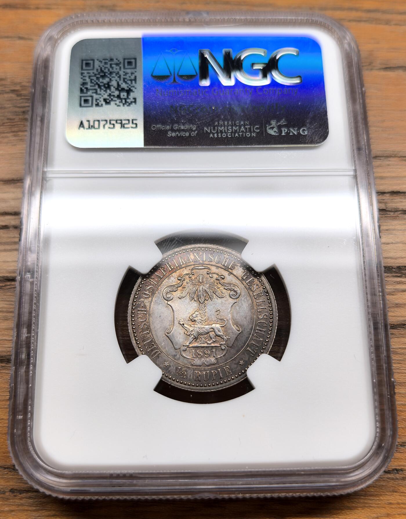 凡希社世界钱币微拍第三百零七期 1891德国东非公司1/2卢比银币NGC-UNCD，灰彩，实物状态相当好，全套最稀少的面值。