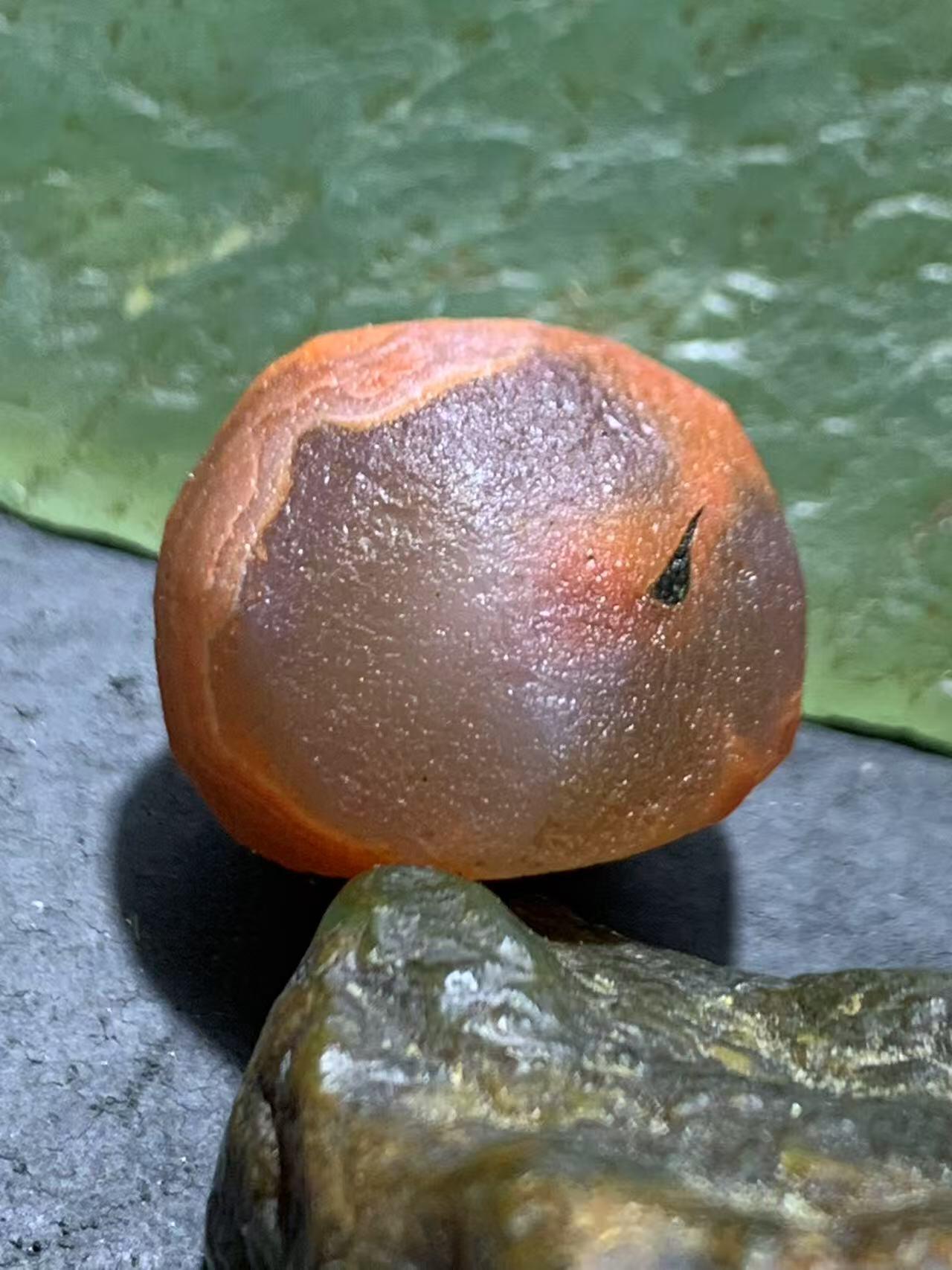 精美柿子红荔枝冻南红玛瑙明料小原石一颗，