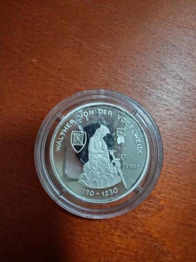 长老汇蛇年精选第二十场拍卖 2005贝宁弗格尔瓦伊德1000法郎精制银币，15克999银，稀少