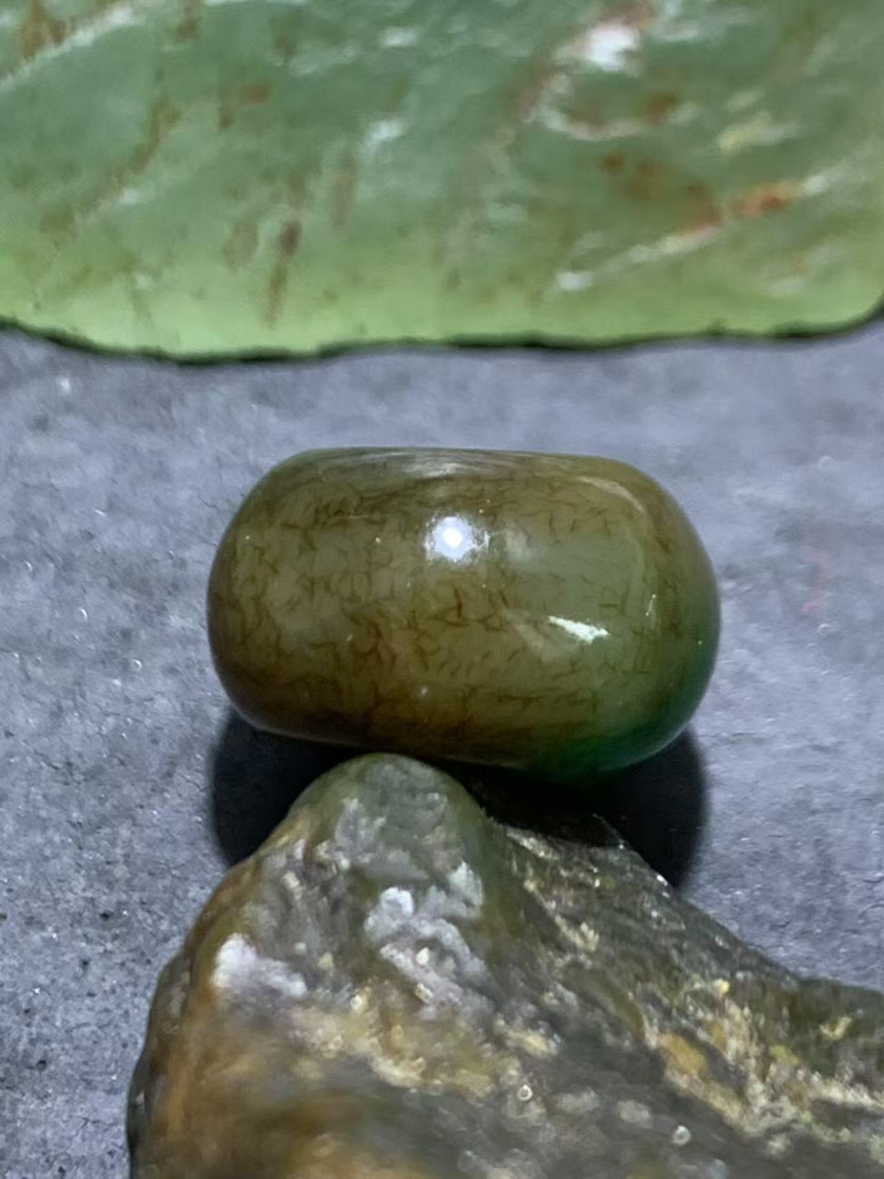 缠丝玛瑙六角算盘珠1颗，