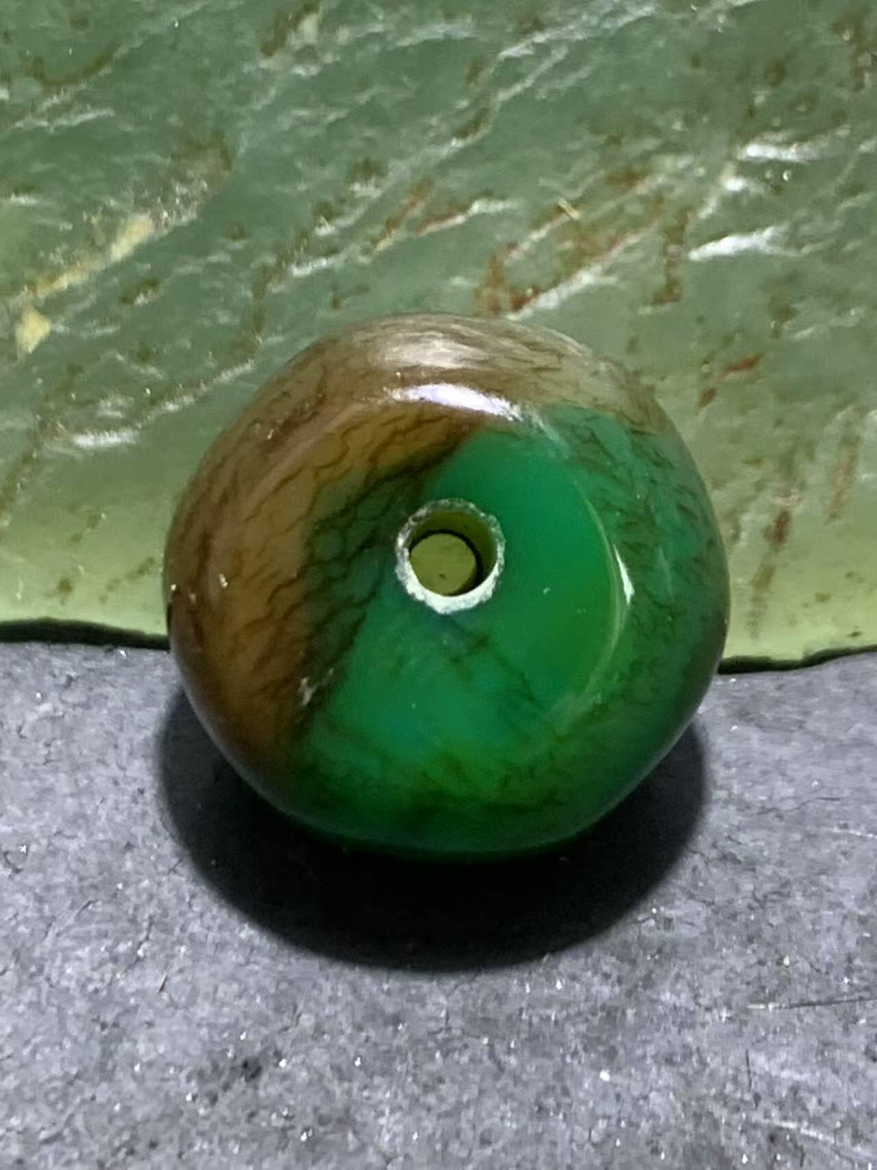 缠丝玛瑙六角算盘珠1颗，