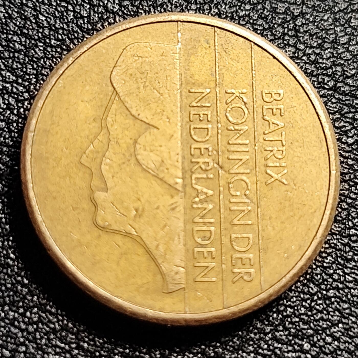 泉币菌-第50场-周末捡漏场 荷兰王国 1988年5盾厚重币 贝娅特丽克丝女王