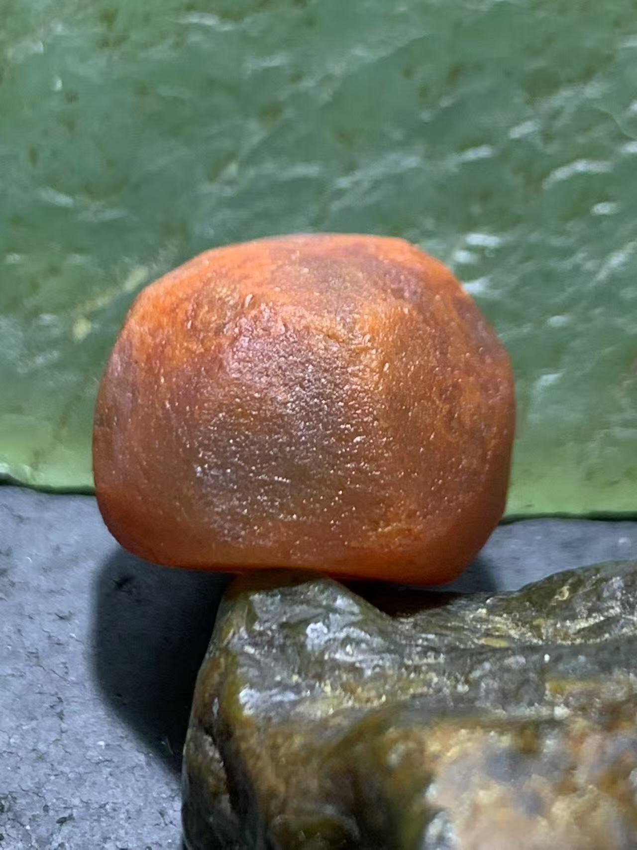 精美柿子红荔枝冻南红玛瑙明料小原石一颗，