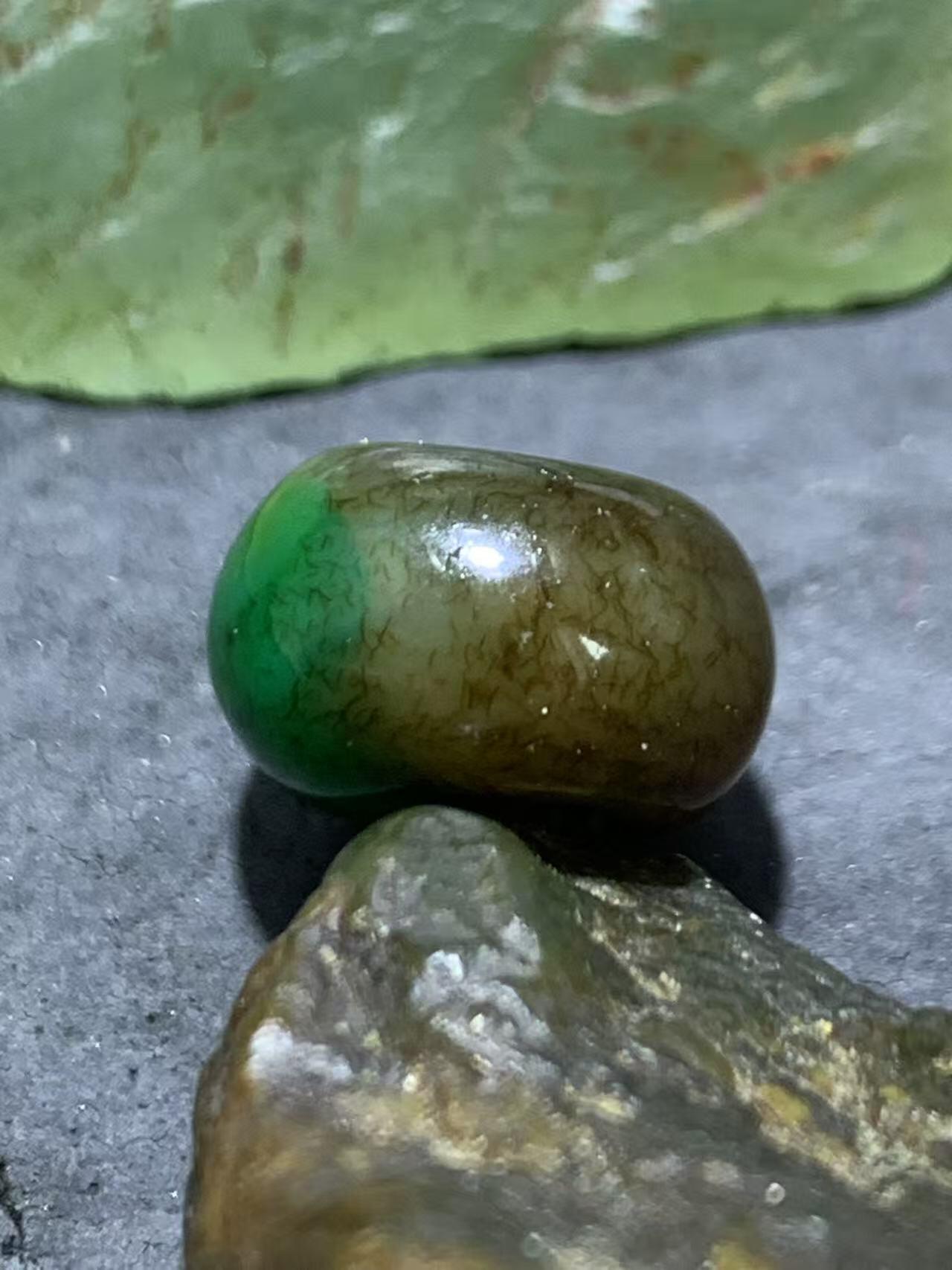 缠丝玛瑙六角算盘珠1颗，