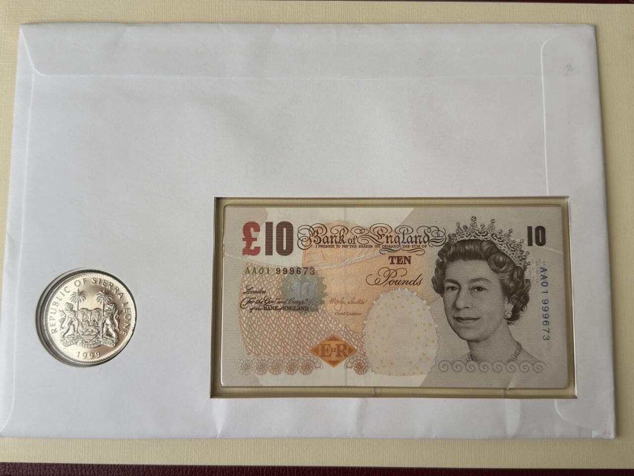 英国 E序列达尔文版本10元收藏邮票硬币纪念封，AA01冠关门大号UNC品相，号码无4，外壳有小瑕疵，介意勿拍，有意详询看图
