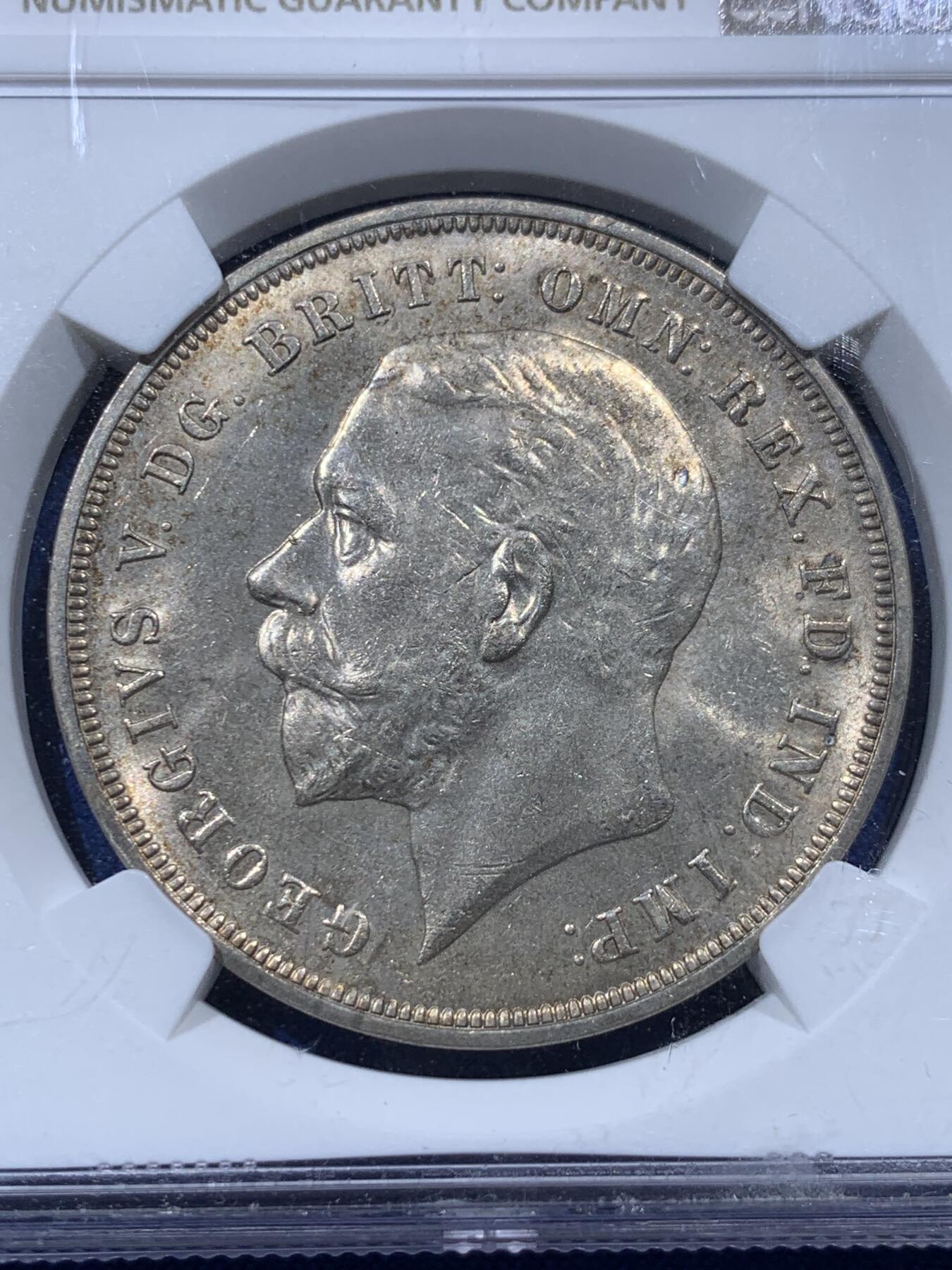 《竞宝斋》第400场 周日，周一，周二，3场连拍 （全场包邮） NGC MS63 英国 1935年 克朗 “木马剑”银币 银光流转，纹饰鲜明，木马剑图案栩栩如生。币面细节完美保存，凝结英伦传统工艺与历史传承的静谧风华