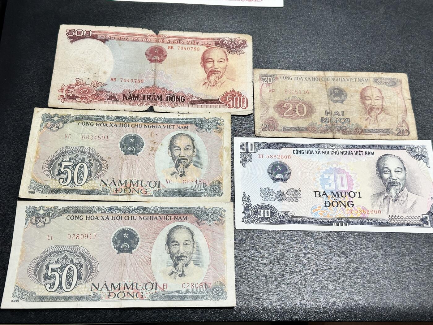 《外钞收藏家》第五百四十六期（本期有精品银币、以及稀少裸币和热门评级币）（本平台长期征集拍品、欢迎藏友们联系合作） 1985年越南20-500盾 五张一起 非全新 品相如图