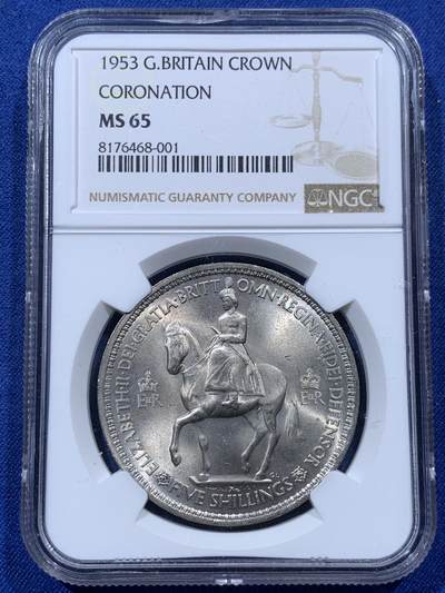《竞宝斋》第400场 周日，周一，周二，3场连拍 （全场包邮） - NGC MS65 英国 1953 伊丽莎白二世女王加冕登基纪念克朗，底板纵享丝滑，状态上佳的一枚，观感不输66。女王跨马执缰，英姿飒爽