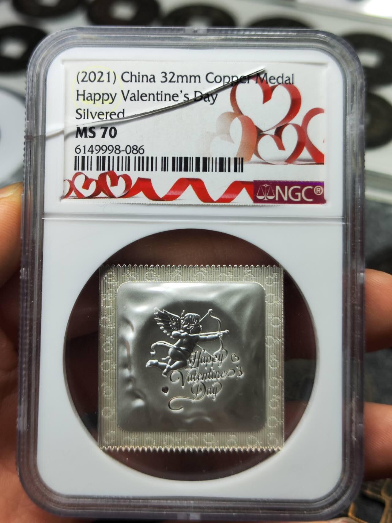2021年情人节方形镀银纪念章+评级NGC70分+情人节诚意礼物+珐琅彩铜章+过节送人必备佳品
