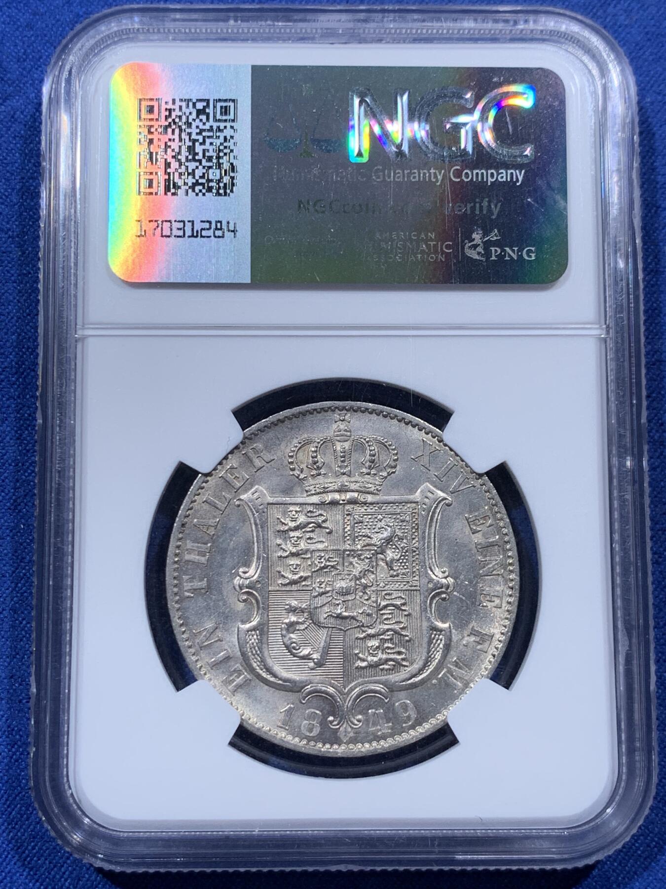 《竞宝斋》第400场 周日，周一，周二，3场连拍 （全场包邮） 冠军分 NGC MS64 德国 1849年汉诺威奥古斯特流通泰勒，英式盾徽，华丽精美。汉诺威与英国曾为百余年的共主邦联，是英德玩家的重点关注领域。英式泰勒的顶级品已越来越难找，此枚不容错过