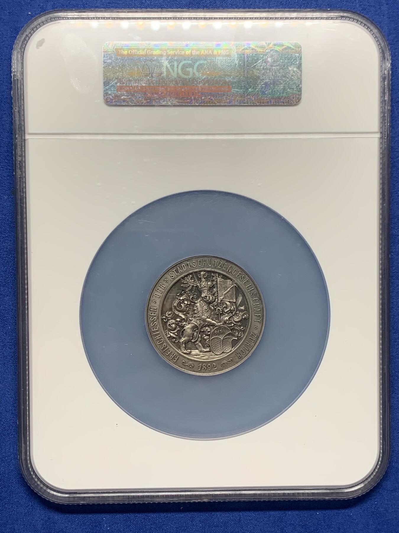 《竞宝斋》第400场 周日，周一，周二，3场连拍 （全场包邮） NGC MS63 瑞士1892年苏黎世射击节女神与狮子大银章 大名誉品 稀少罕见品种 NGC老盒 品相状态非常棒 超大盒装