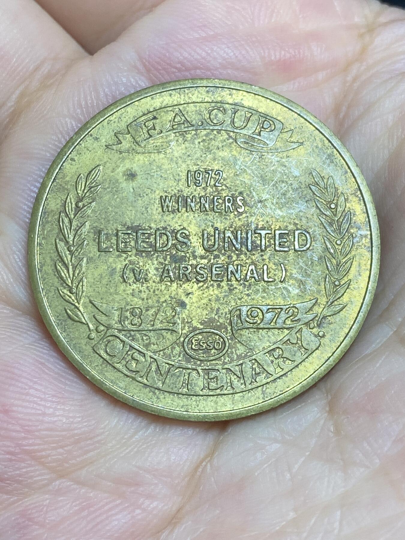 2025年第六十五场(总第九十一场）外国好品散币(免佣金) 英国🇬🇧1972年纪念章(埃克森美孚旗下品牌Esso发行，纪念利兹联队在1972年英格兰足总杯决赛中战胜阿森纳夺冠 ，同时纪念足总杯成立100周年)