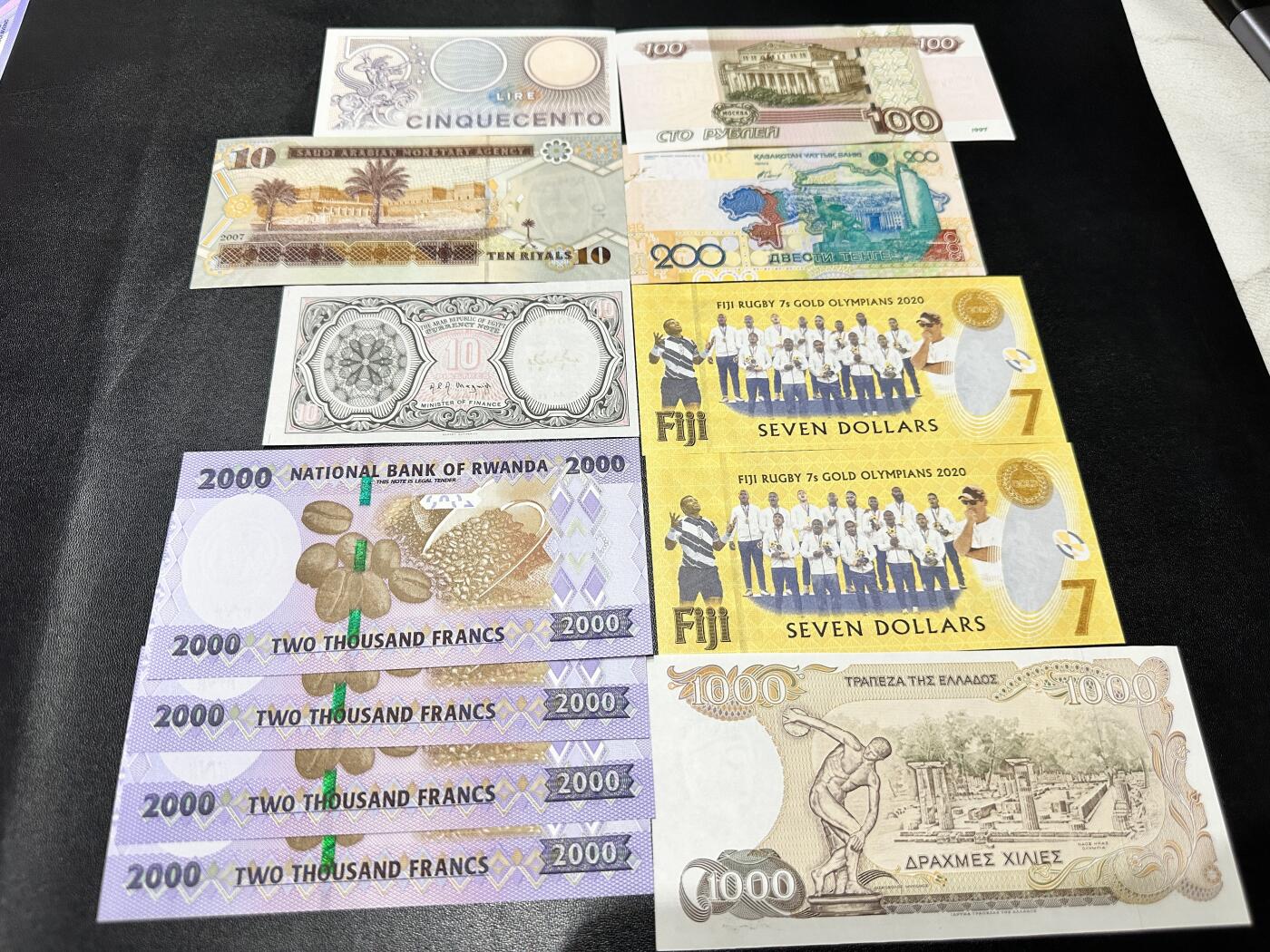 《外钞收藏家》第五百四十六期（本期有精品银币、以及稀少裸币和热门评级币）（本平台长期征集拍品、欢迎藏友们联系合作） 意大利、俄罗斯、哈萨克斯坦、斐济、卢旺达、希腊等12张一起 全新 只有萨特阿拉伯有点瑕疵